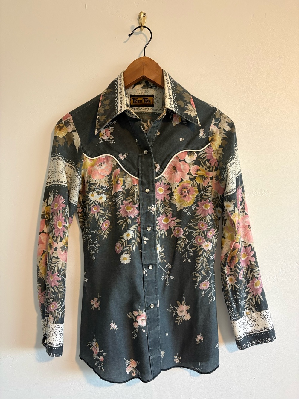 Vintage Women’s Tem Tex Dark Floral Western Shirt - Pink & Yellow Flowers